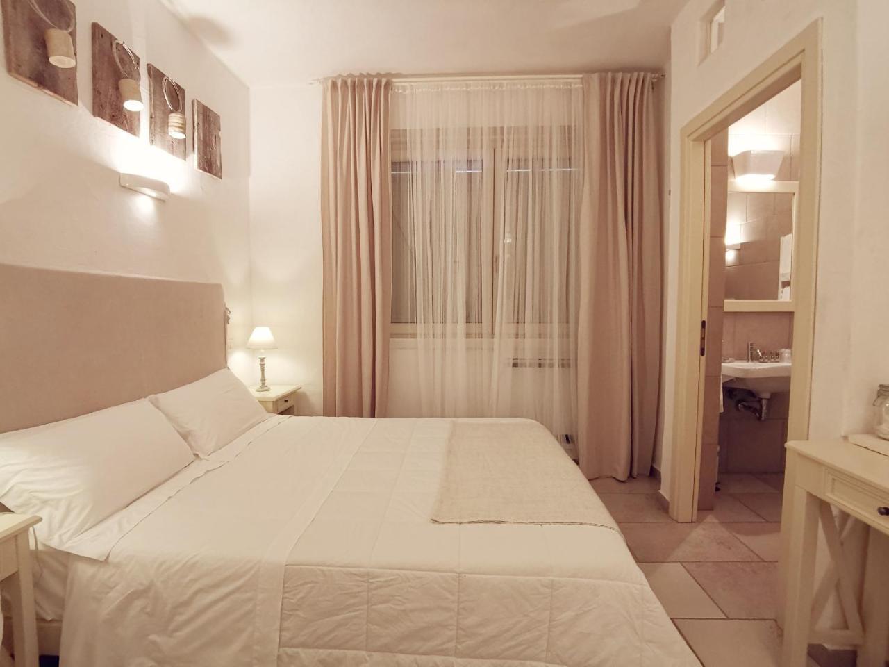 Le Nicchie Guest House ลูเชรา ภายนอก รูปภาพ