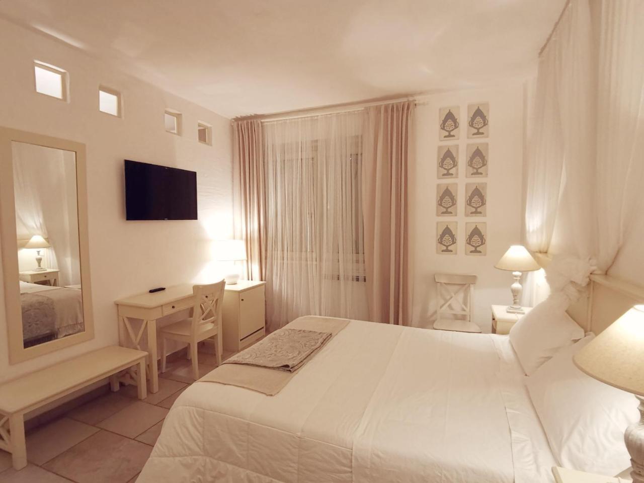 Le Nicchie Guest House ลูเชรา ภายนอก รูปภาพ