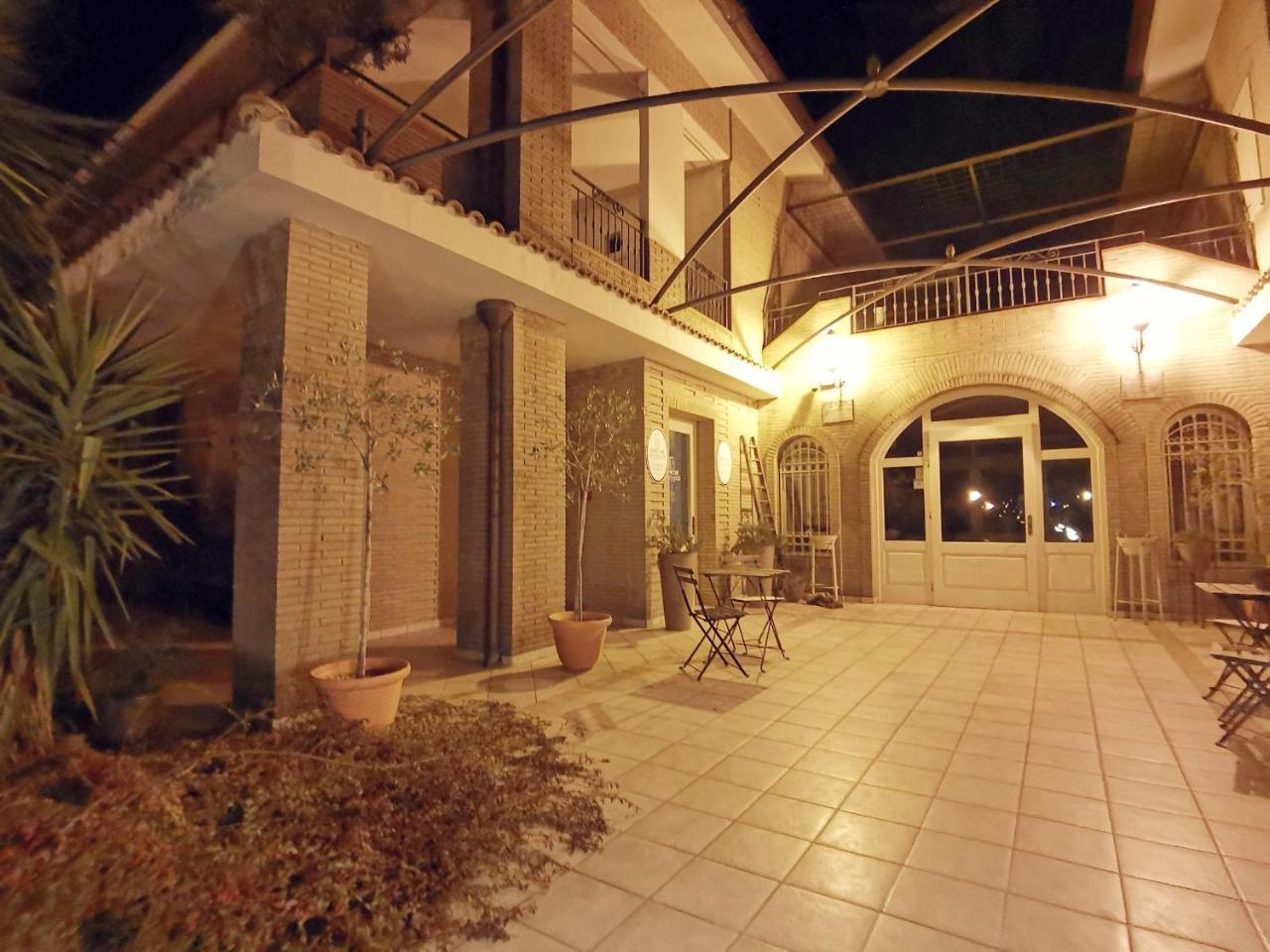 Le Nicchie Guest House ลูเชรา ภายนอก รูปภาพ